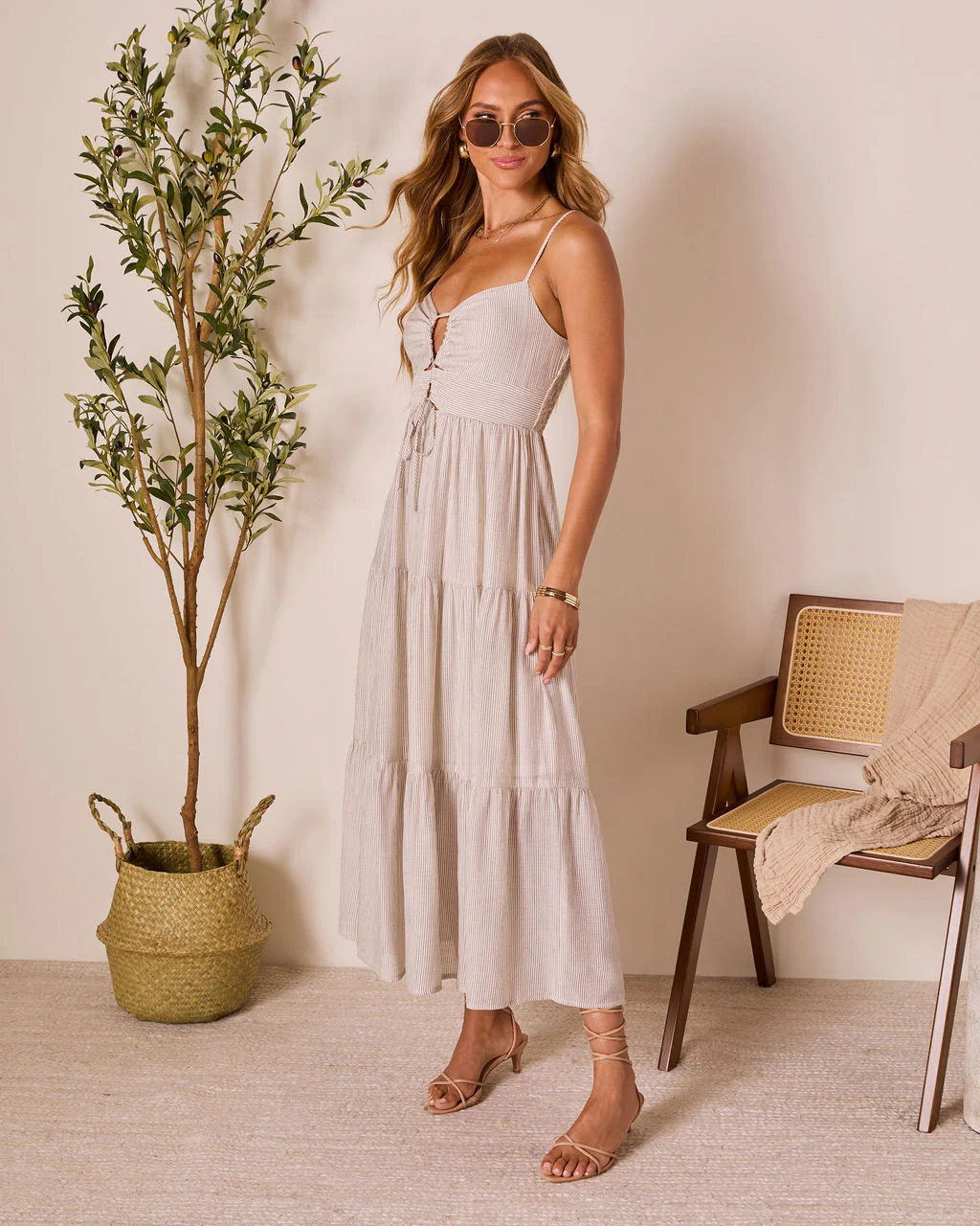Barefoot Breeze Tiered Keyhole Maxi Dress - Image 3