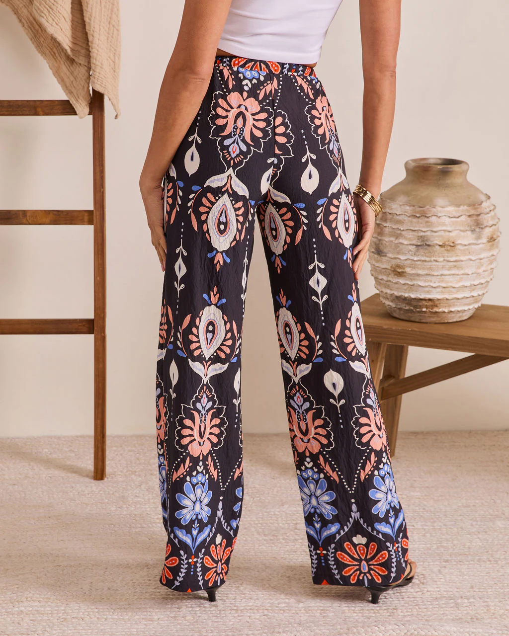 Capri Daydream Abstract Print Pants - Image 4