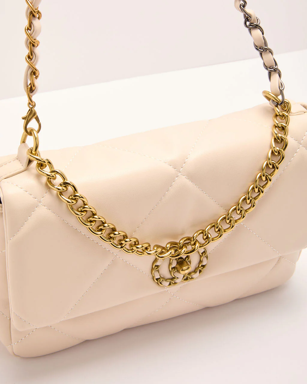 Clarisa Quilted Crossbody Bag - Image 3