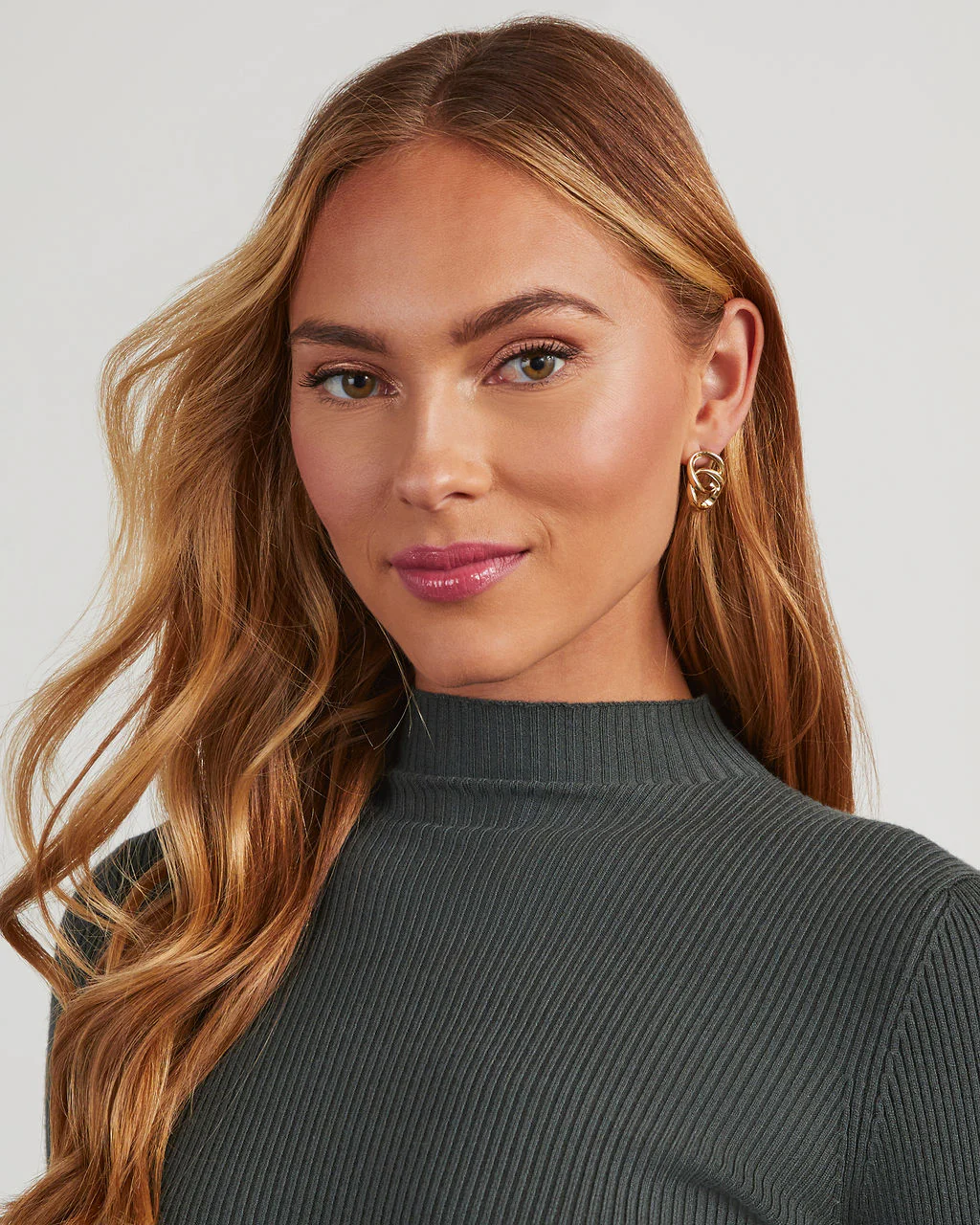 Cobra Linked Oval Stud Earrings - Image 3