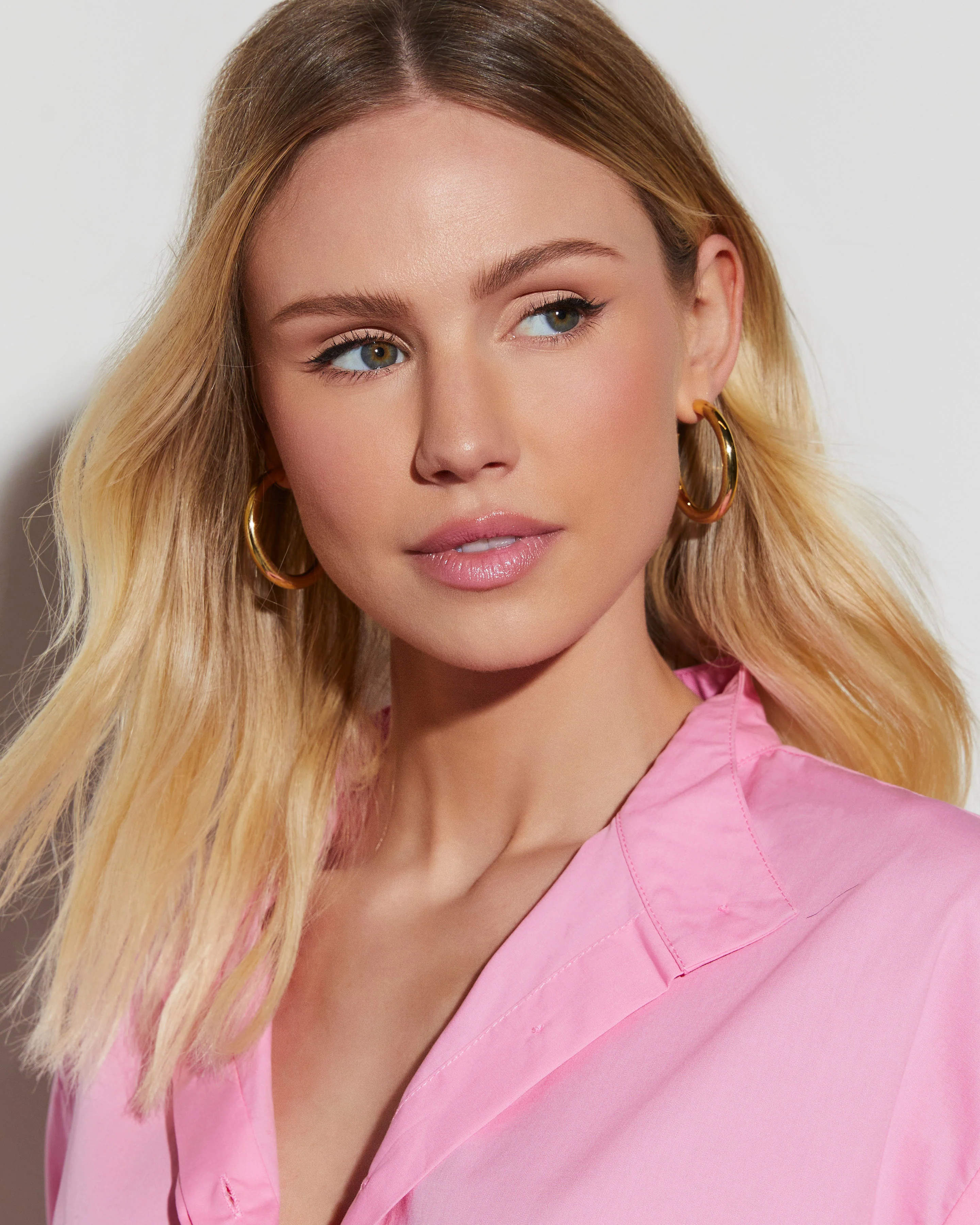 Deanna Chunky Large Hoop Earrings - Image 3