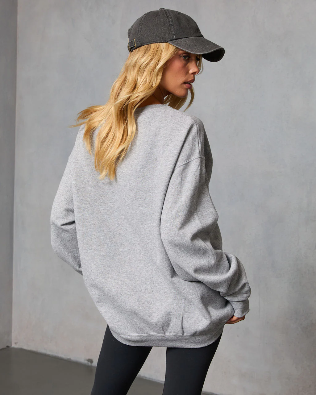 Homebody Chic Graphic Sweatshirt - Image 4