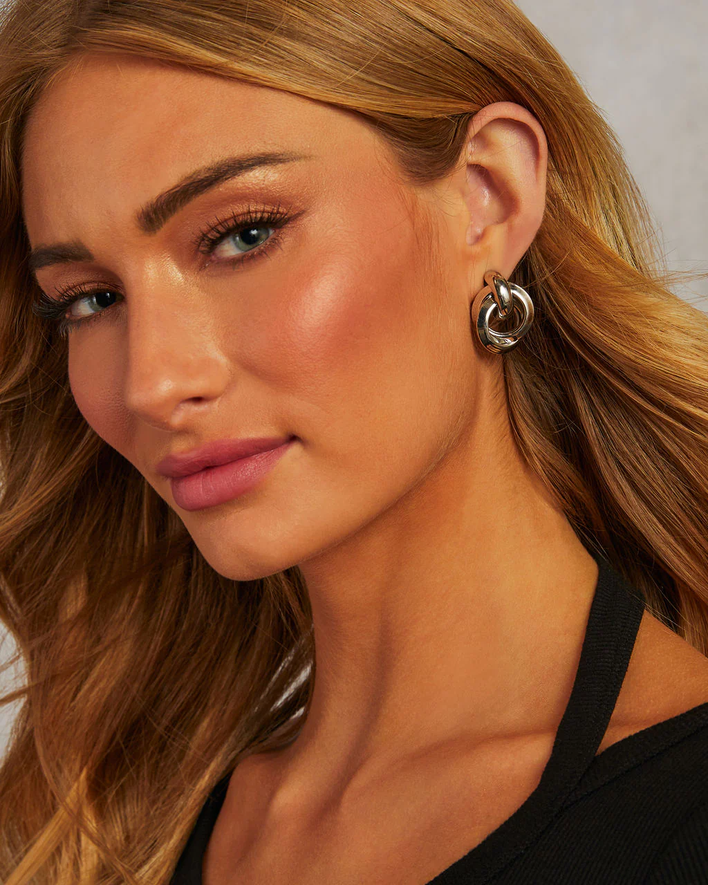 In Circles Intertwined Hoop Earrings - Image 2