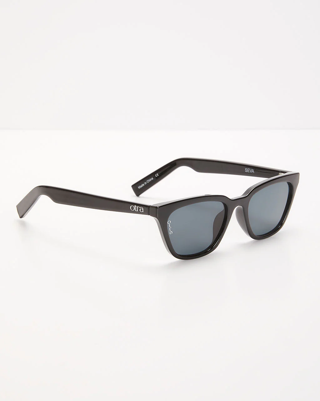 Irma Classic Slim Sunglasses - Image 3