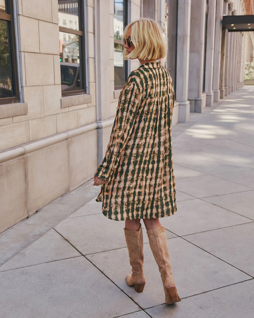 Queen Retro Printed Shirt Dress - Image 10