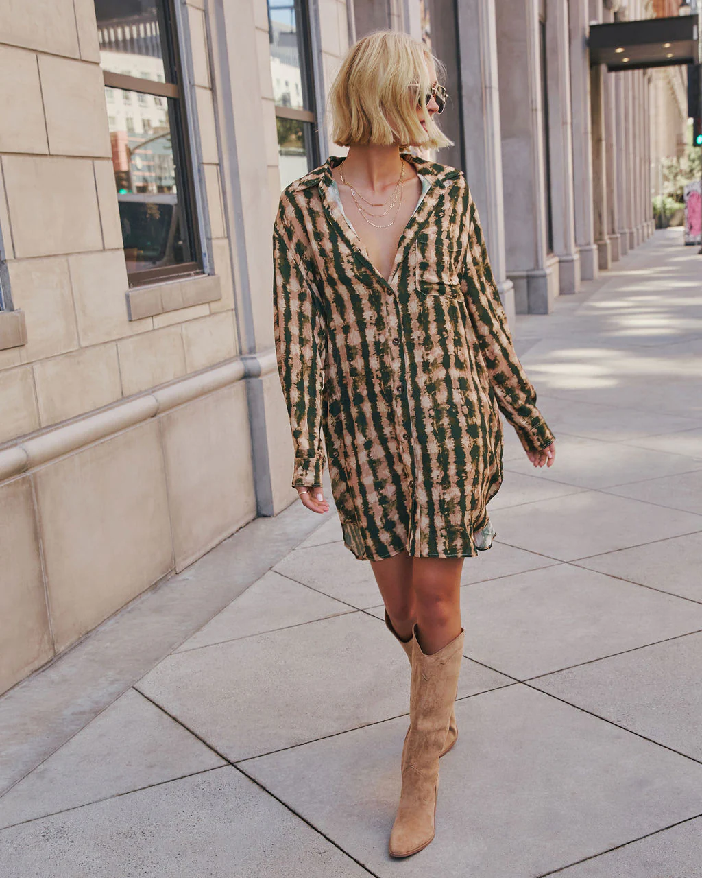 Queen Retro Printed Shirt Dress - Image 12