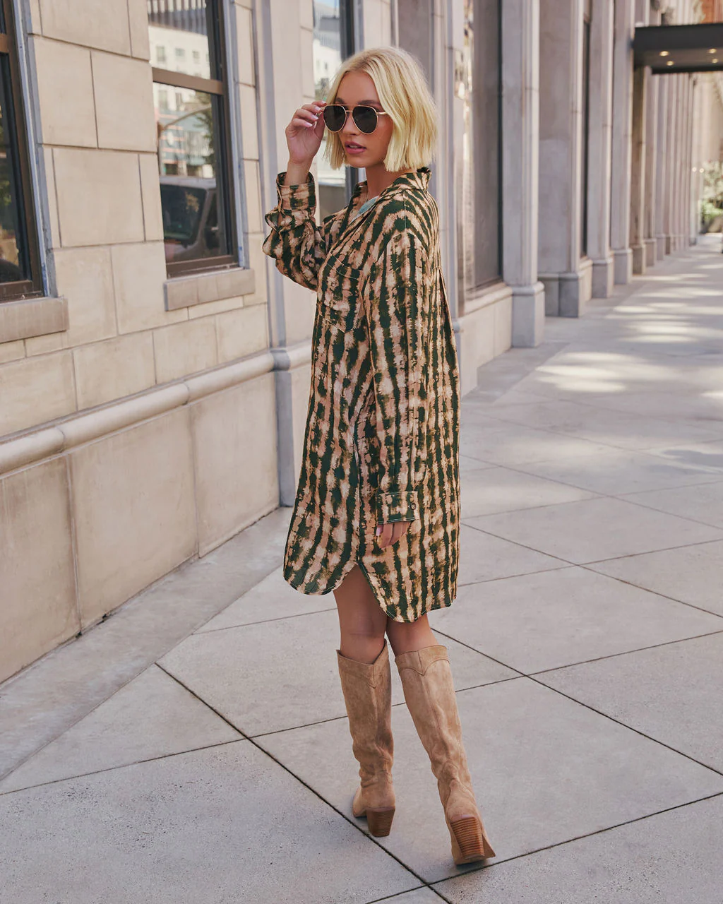 Queen Retro Printed Shirt Dress - Image 9