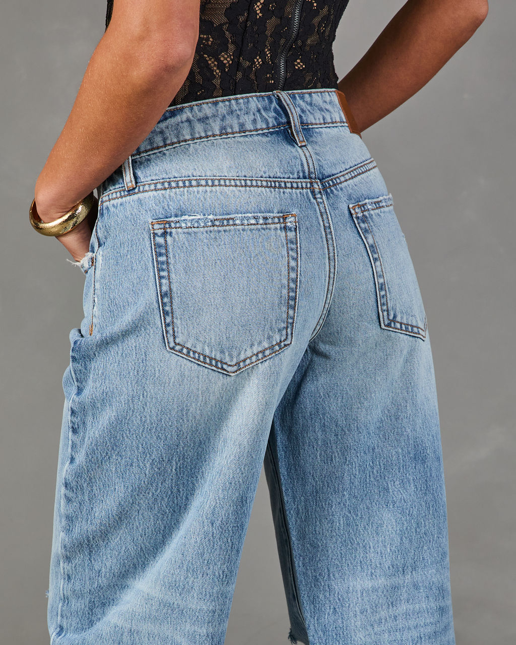 Reworked Frame Rigid Mid Rise Distressed Barrel Leg Jeans - Image 6