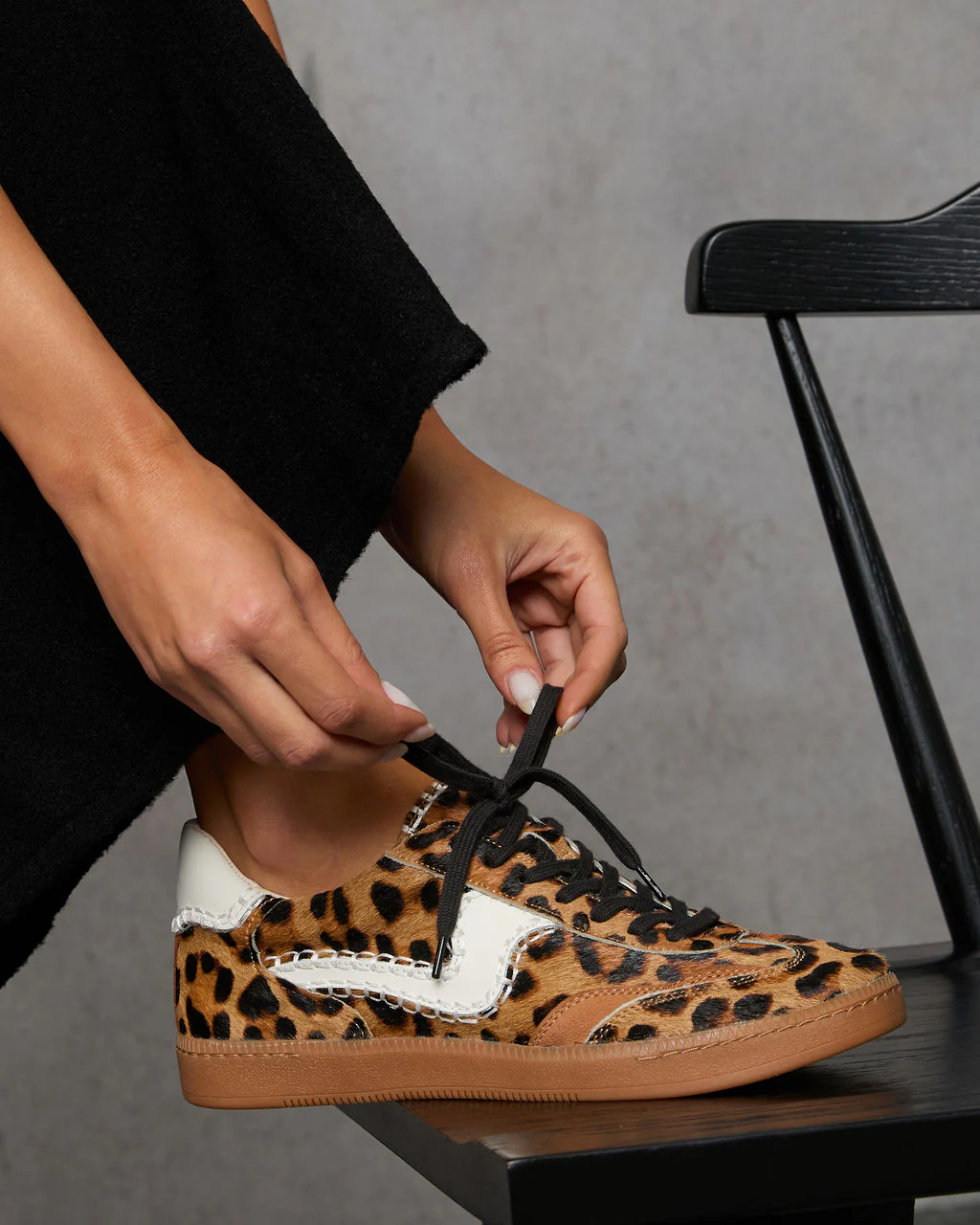Right Catch Sneakers - Image 15