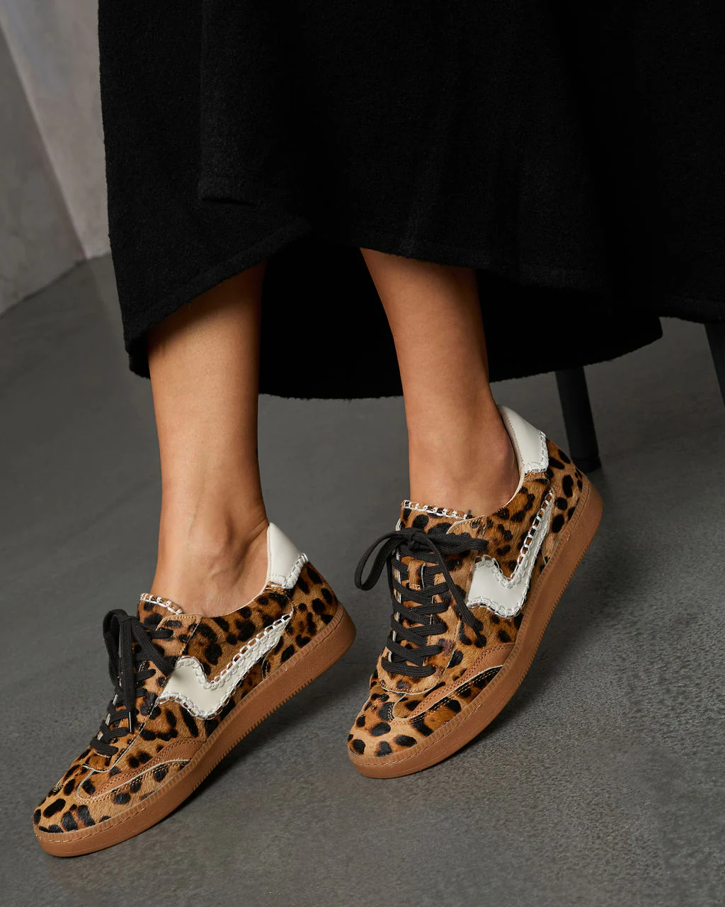 Right Catch Sneakers - Image 17
