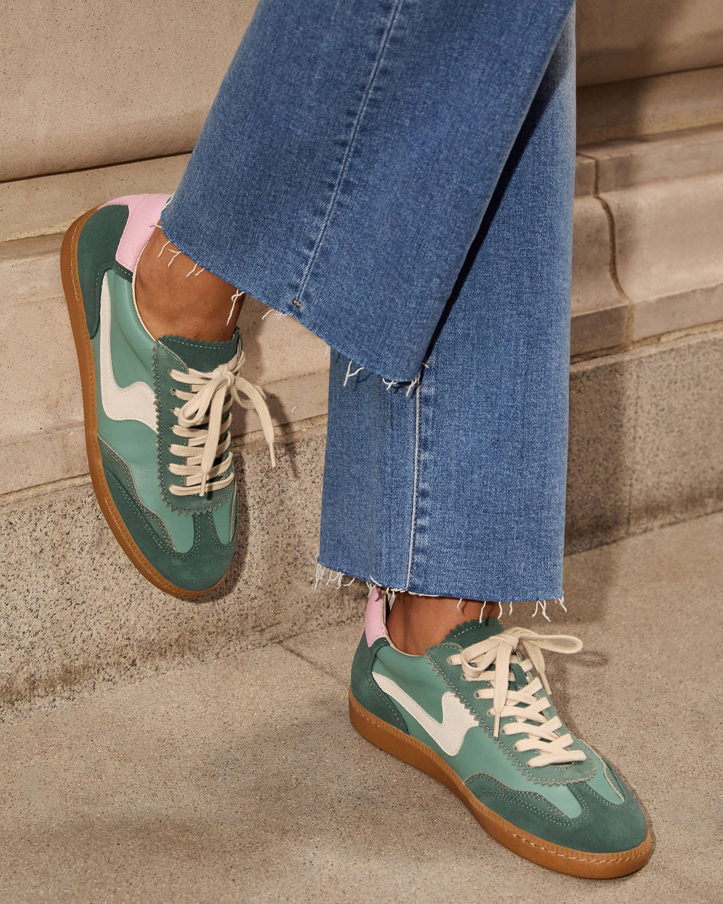 Right Catch Sneakers - Image 19