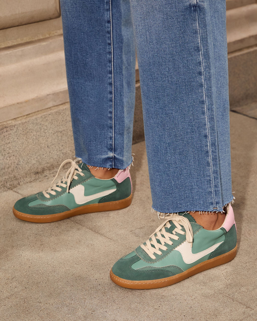 Right Catch Sneakers - Image 21