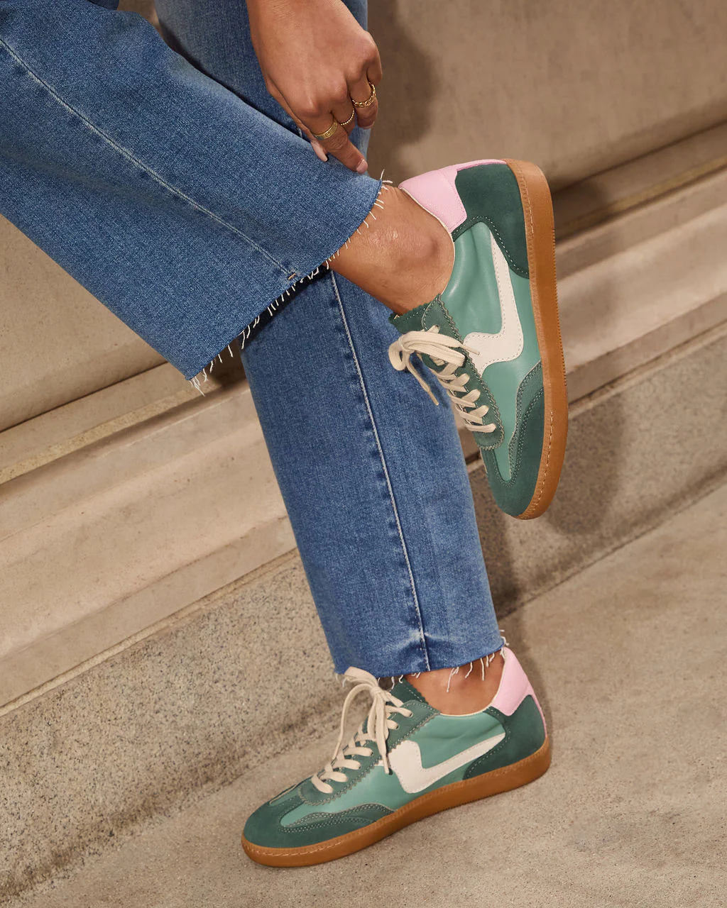 Right Catch Sneakers - Image 24