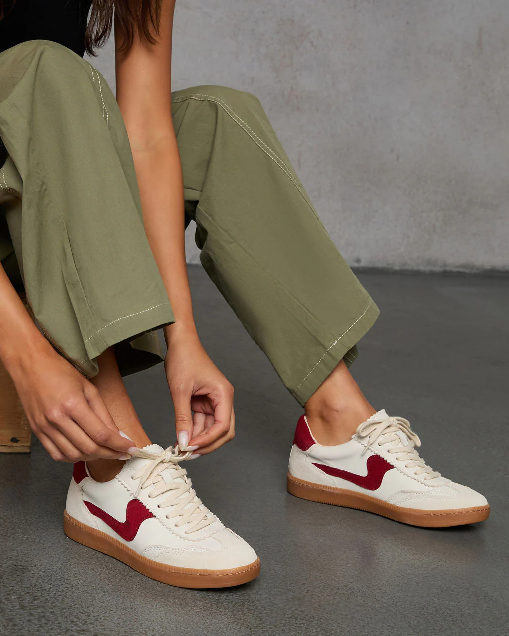 Right Catch Sneakers - Image 25