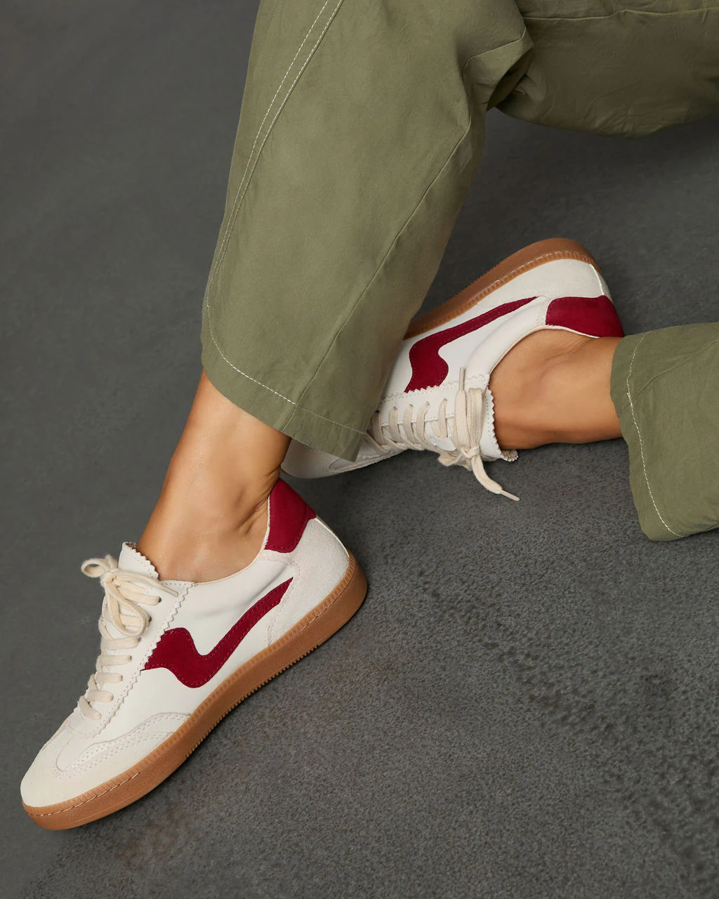 Right Catch Sneakers - Image 27