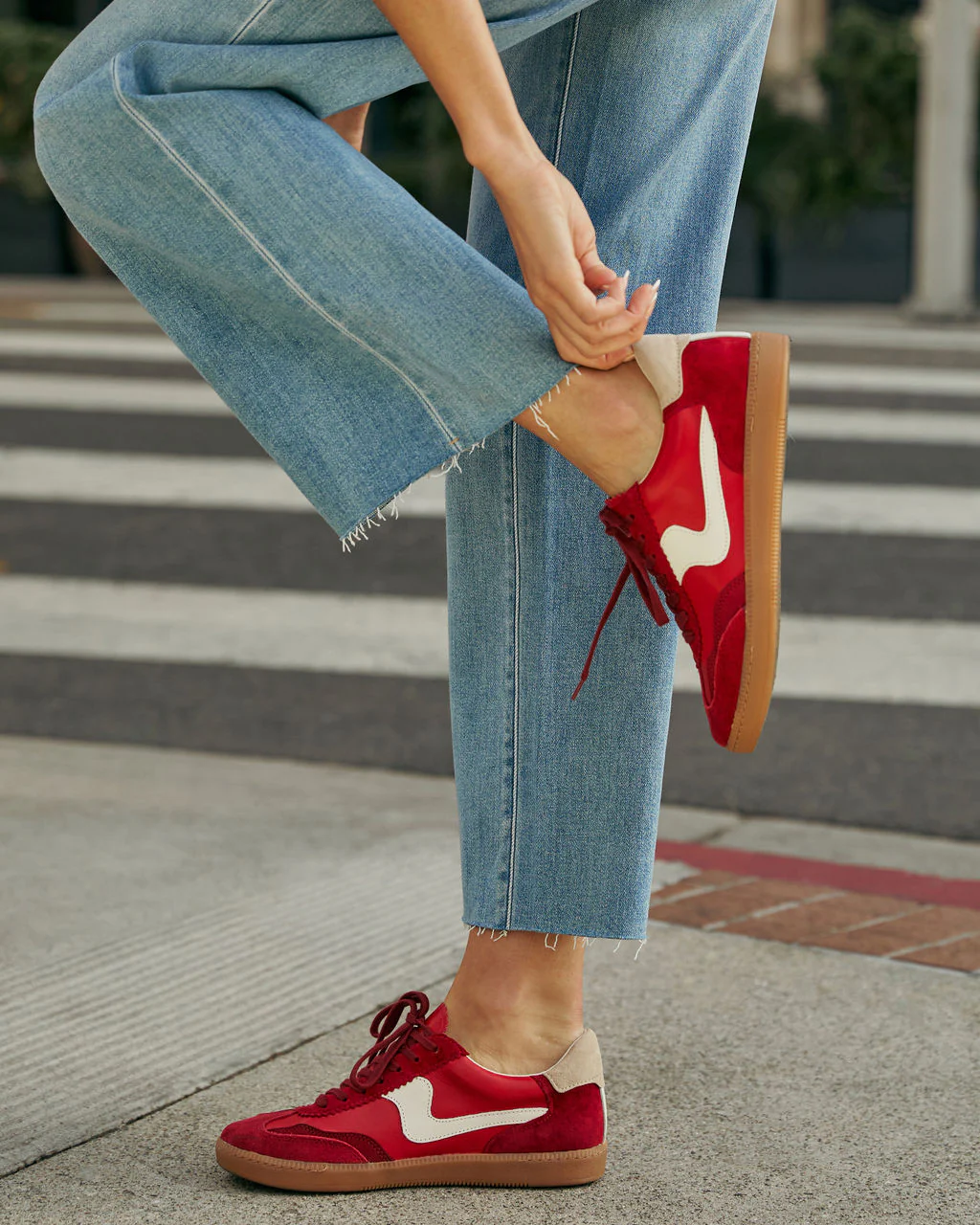 Right Catch Sneakers - Image 5