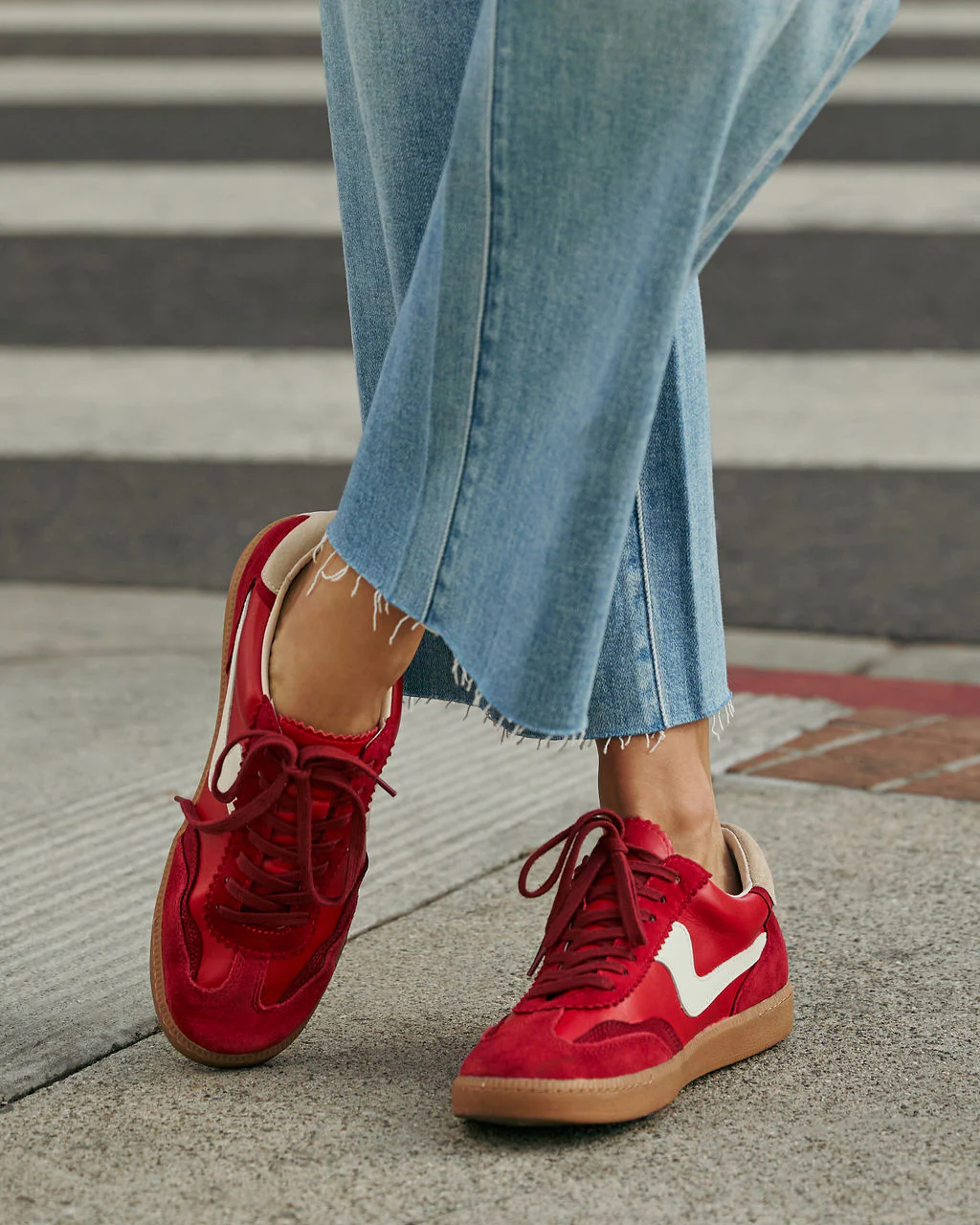 Right Catch Sneakers - Image 8