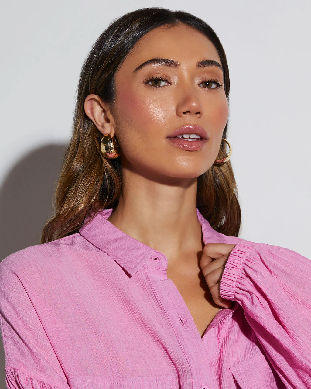 Romy Wide Hammered Hoop Earrings - Image 3