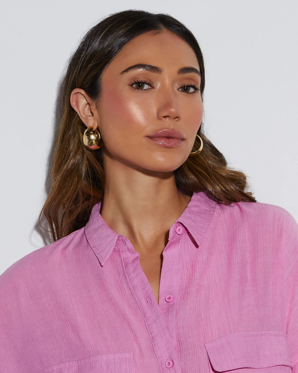 Romy Wide Hammered Hoop Earrings - Image 4