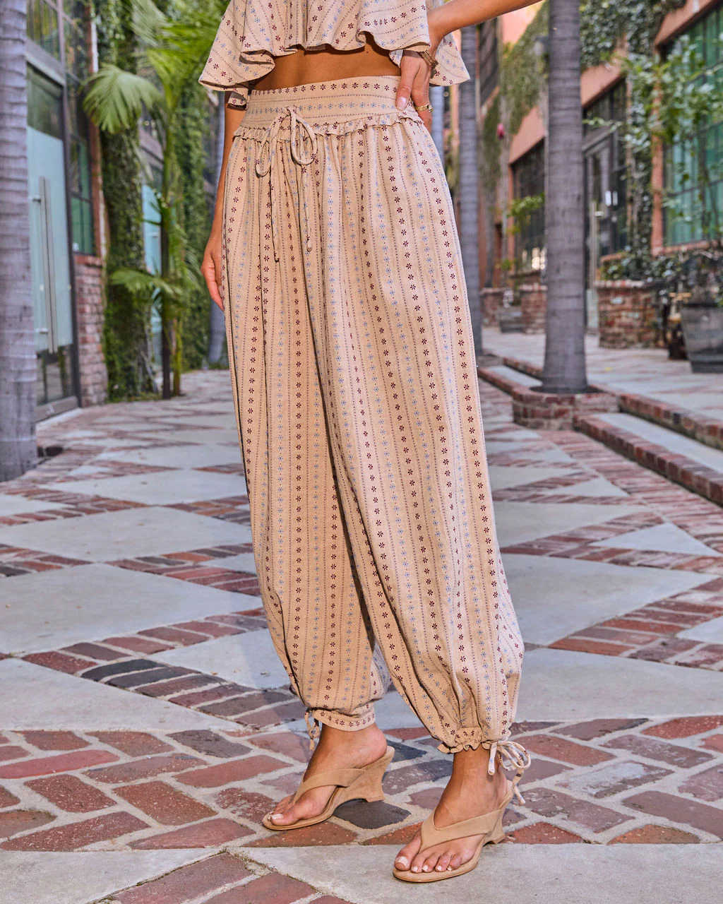 Shoreline Chic Tapered Relaxed Floral Print Pant - Image 3