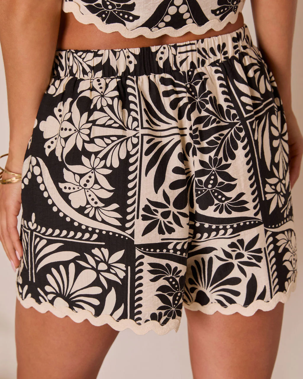Zenya Abstract Scallop Trim Shorts - Image 4